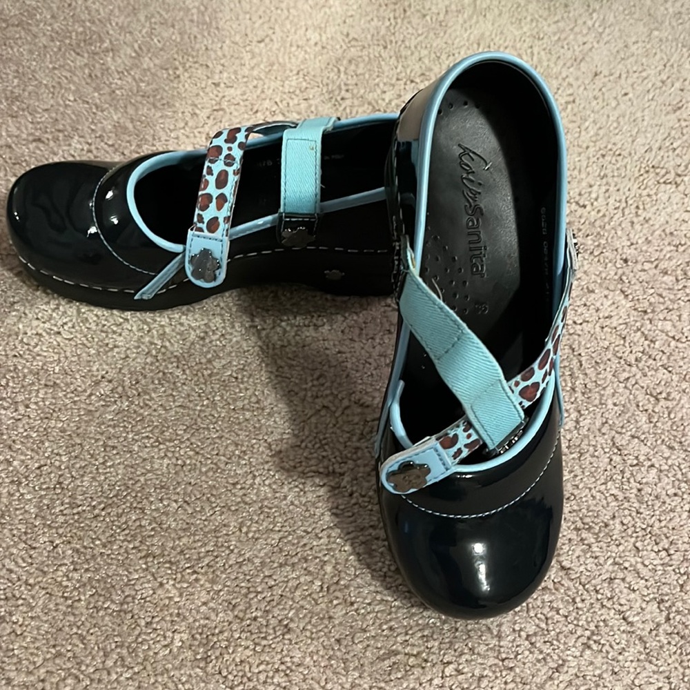 MaryJane style Sanitas with changeable front strap.